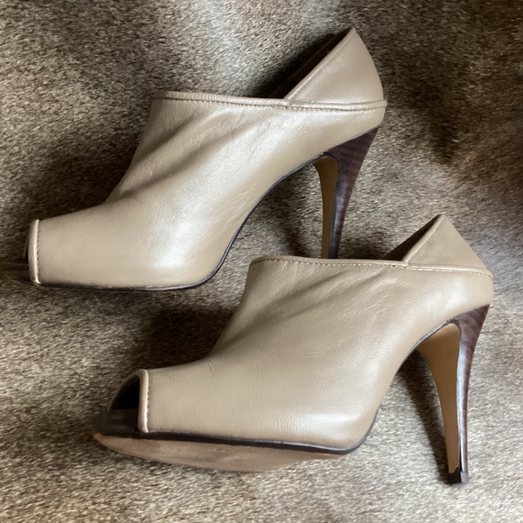 Vintage Max Studio Fine Leather Peep Toe Heels - Picture 6 of 10